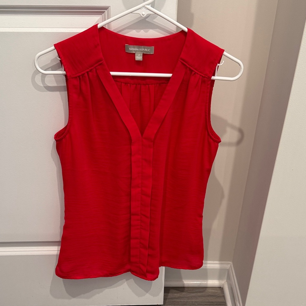 Banana Republic Red V-Neck Sleeveless Shell